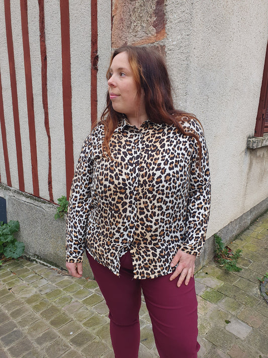 Chemise fluide motif léopard écru camel noir grande taille