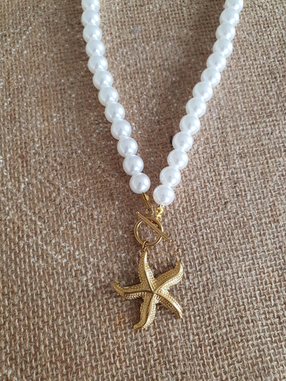 Collier perles blanches étoile de mer dorée tendance femme