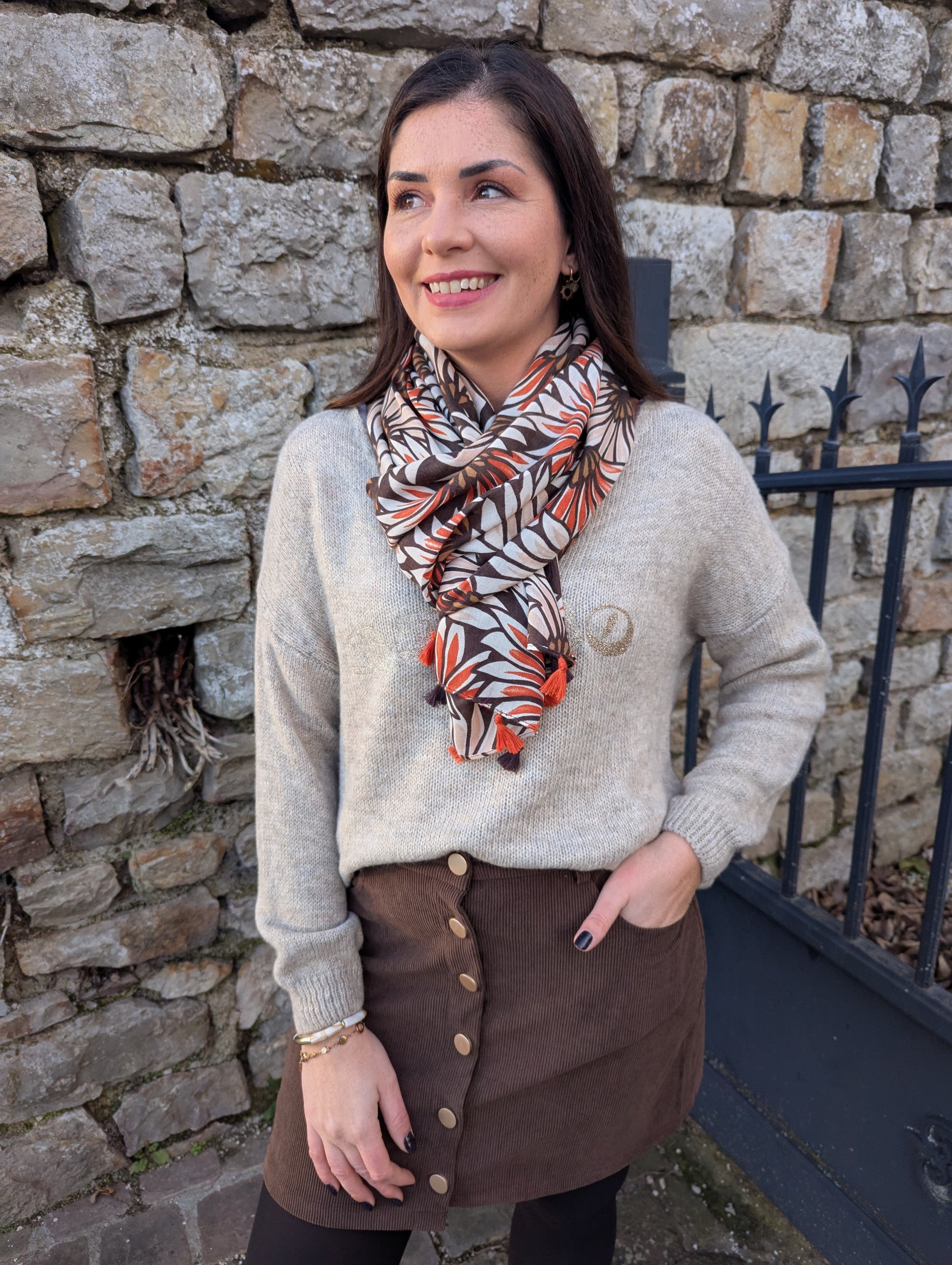 Foulard feuilles papyrus terracotta chocolat avec pompons