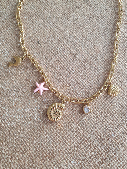 Collier doré avec breloques charms coquillage étoile de mer