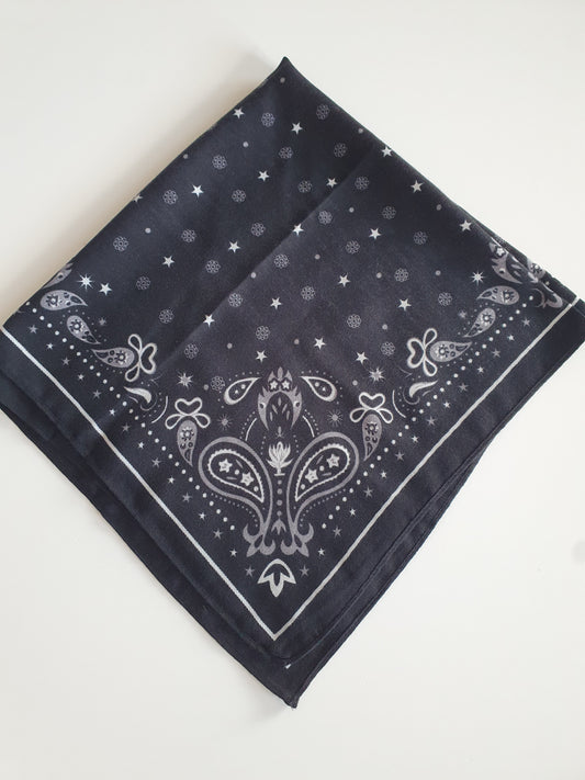 Carré noir viscose satiné bandana motif cachemire