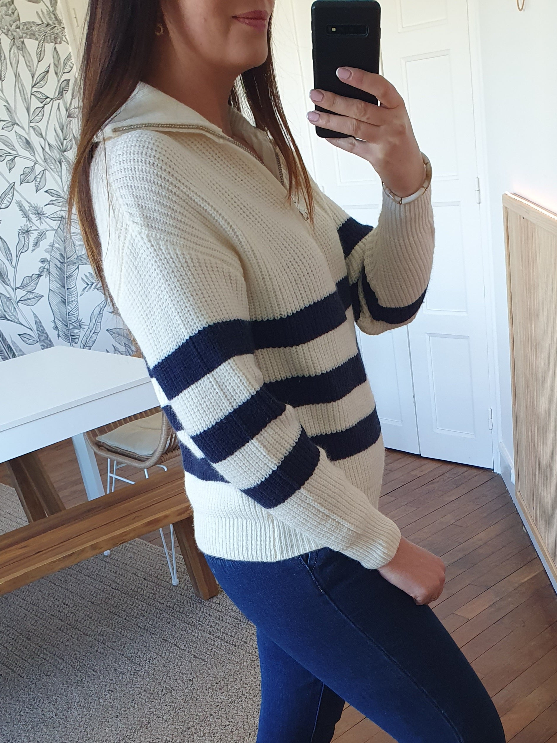 Pull rayé col camionneur blanc et bleu marine tendance