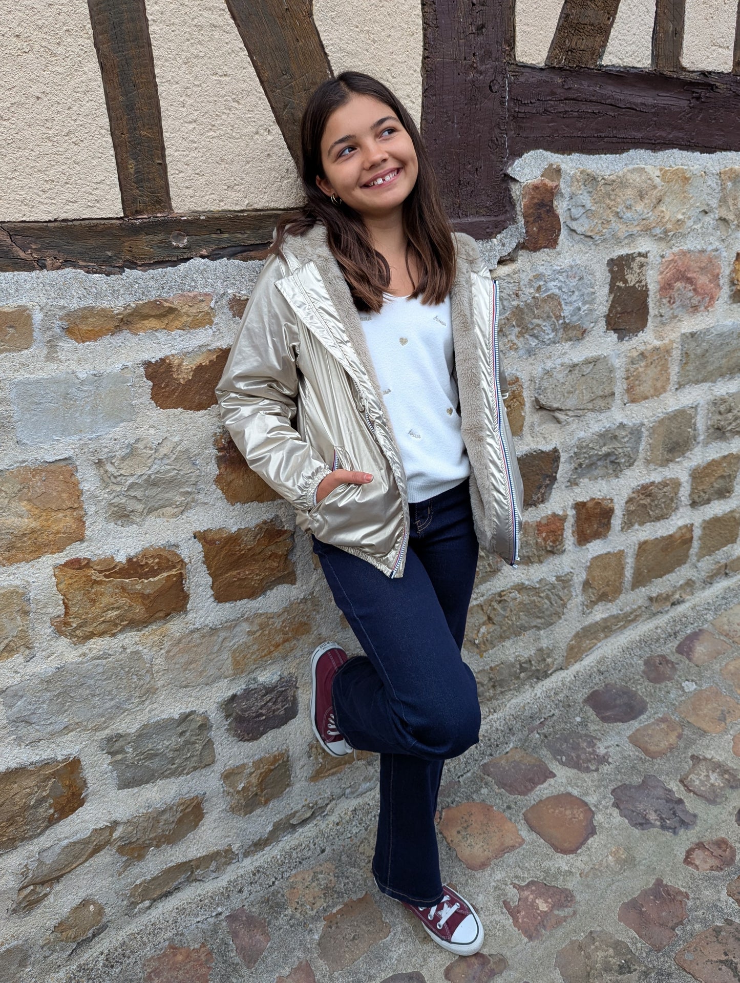 Pull fille blanc amour et coeurs brodé doré