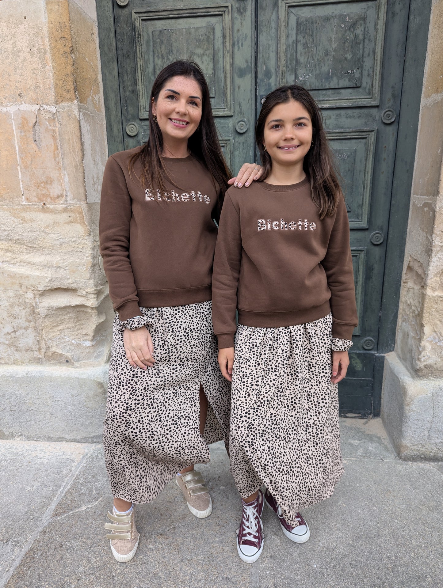Sweat bichette marron écriture léopard fille