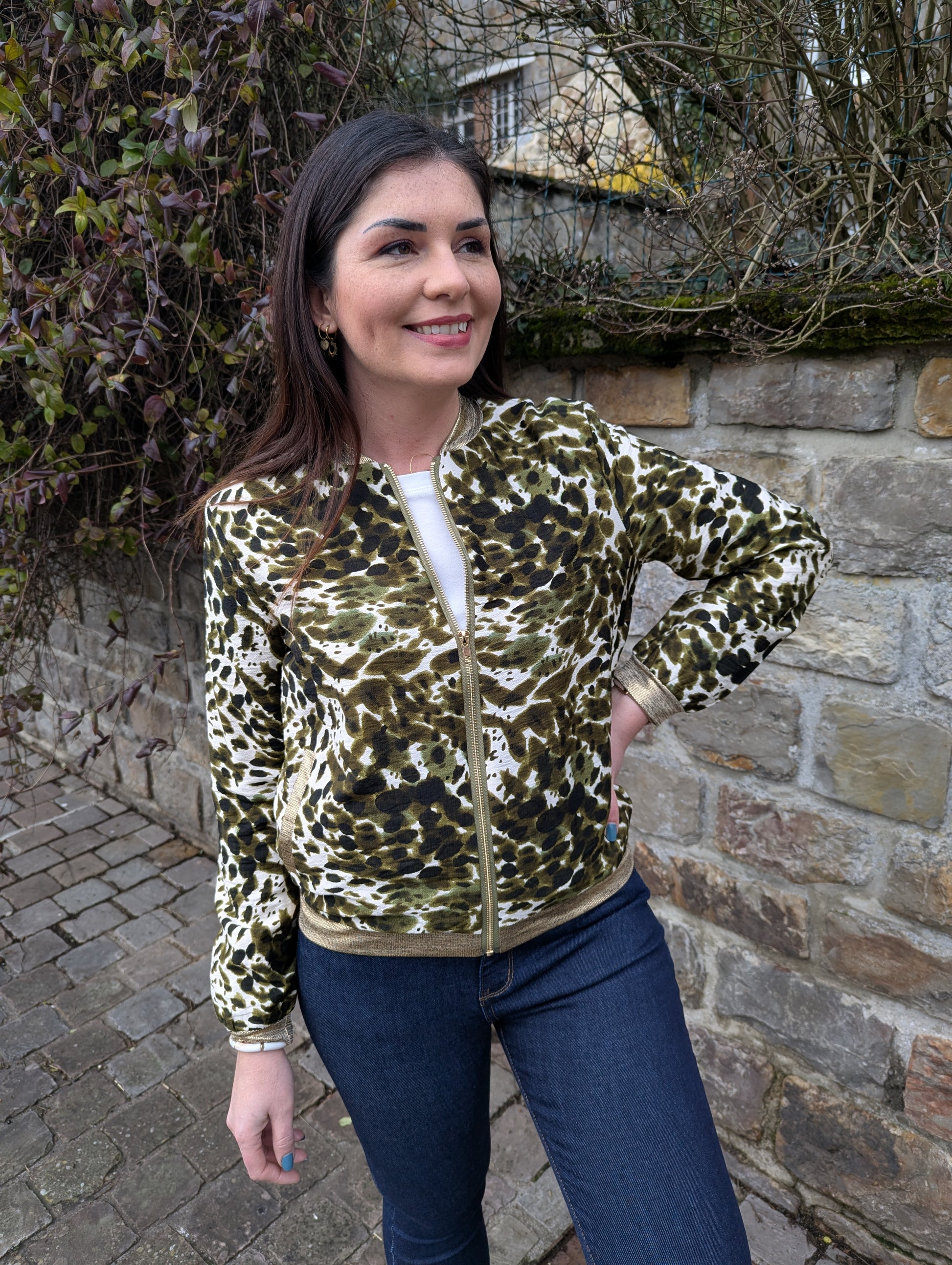 Bomber femme motif panthère kaki avec détails dorés