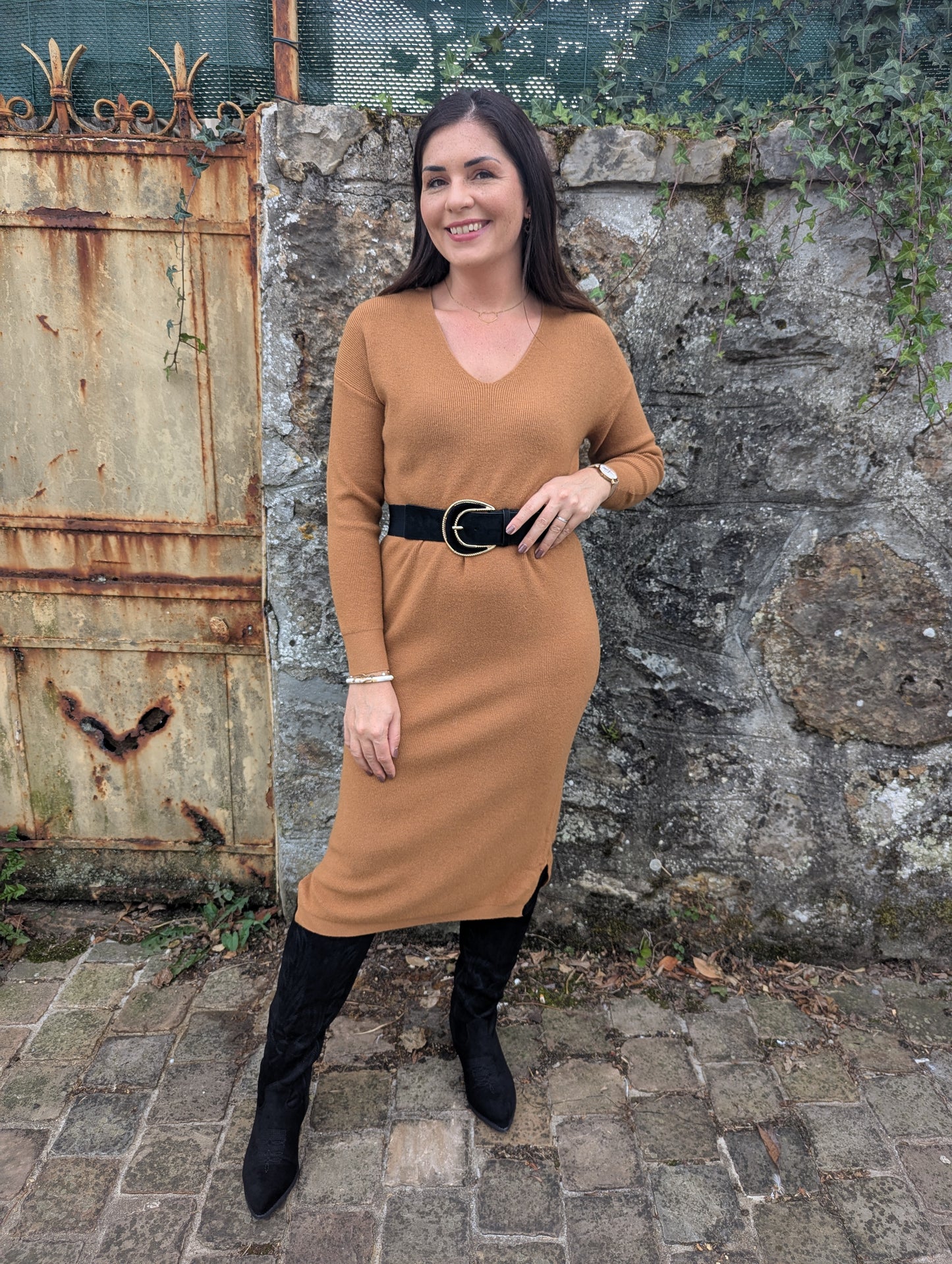 Robe pull camel marron col en V stretch moulante
