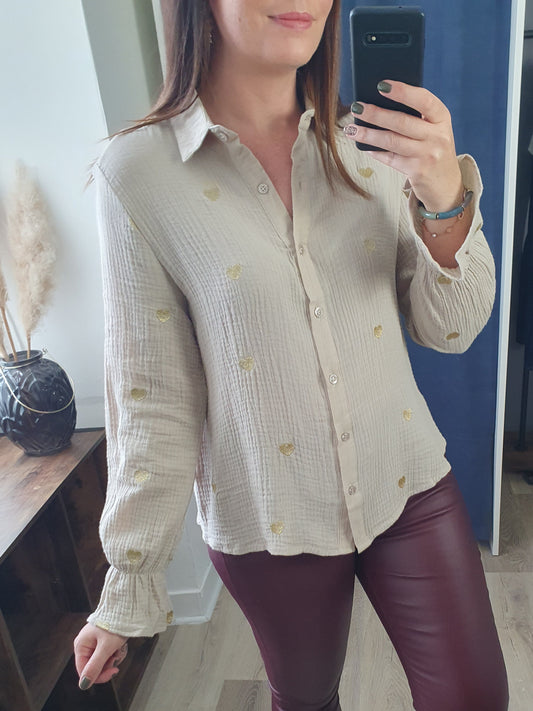 Chemise gaze de coton beige avec coeurs dorés femme
