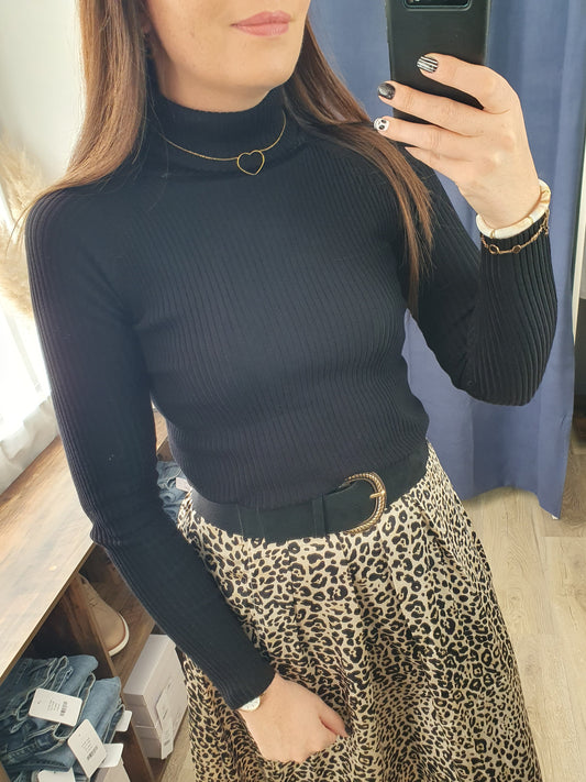 Pull fin col roulé noir matière stretch moulante pour femme