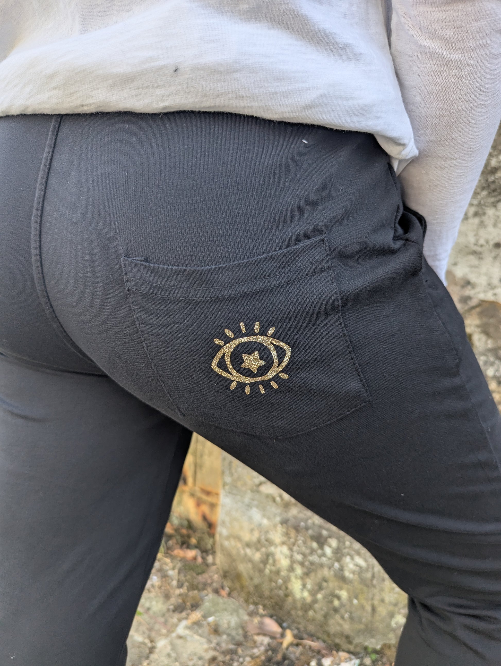 Pantalon jogging femme noir oeil doré poche