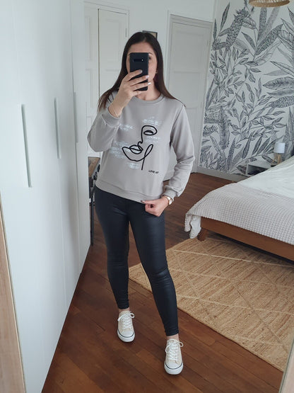 Sweat gris Love art col rond effet irisé molletonné