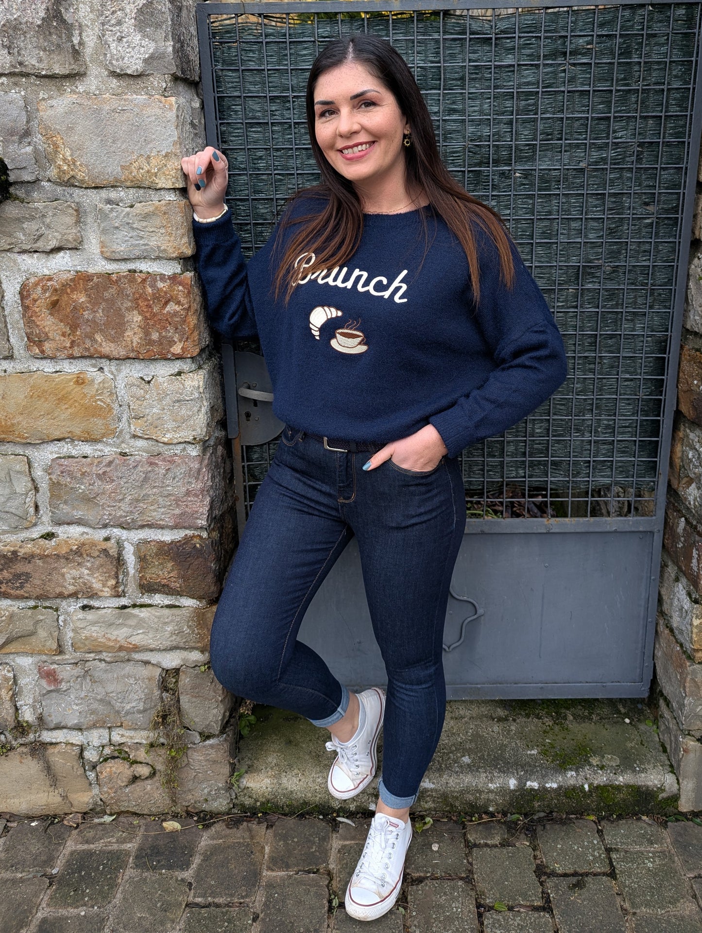 Pull bleu marine brunch croissant café pour femme
