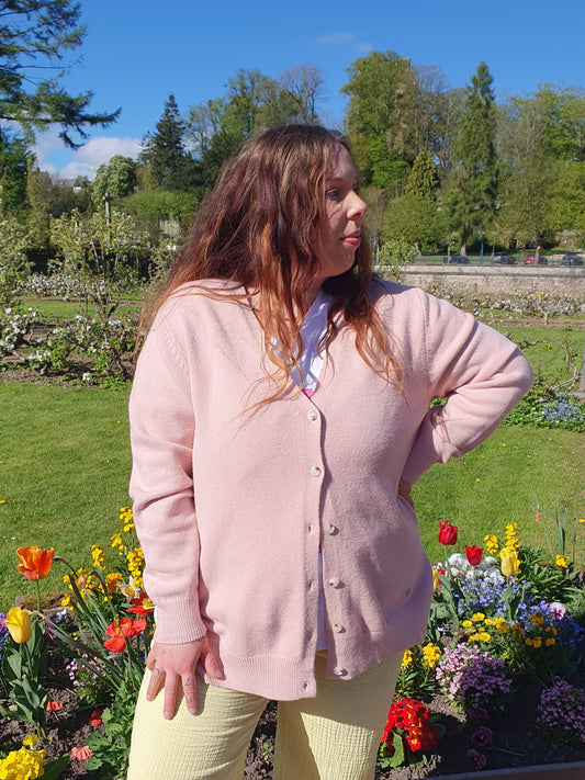 Gilet rose poudré avec boutons devant petit coeur doré