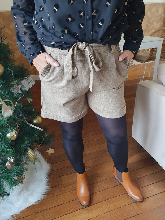 Short femme grande taille avec noeud beige pailleté chaud