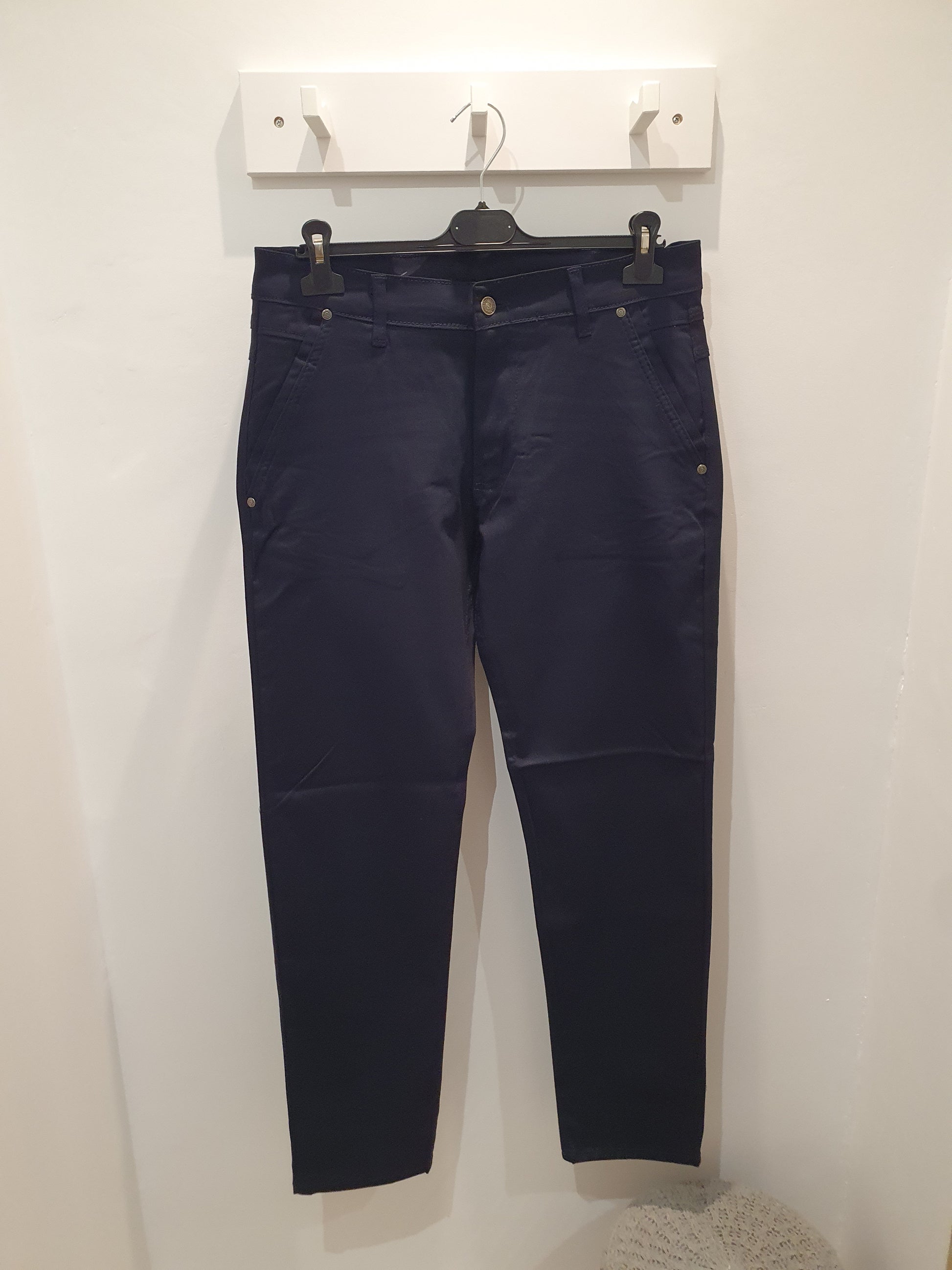 Pantalon chino homme bleu marine classique chic