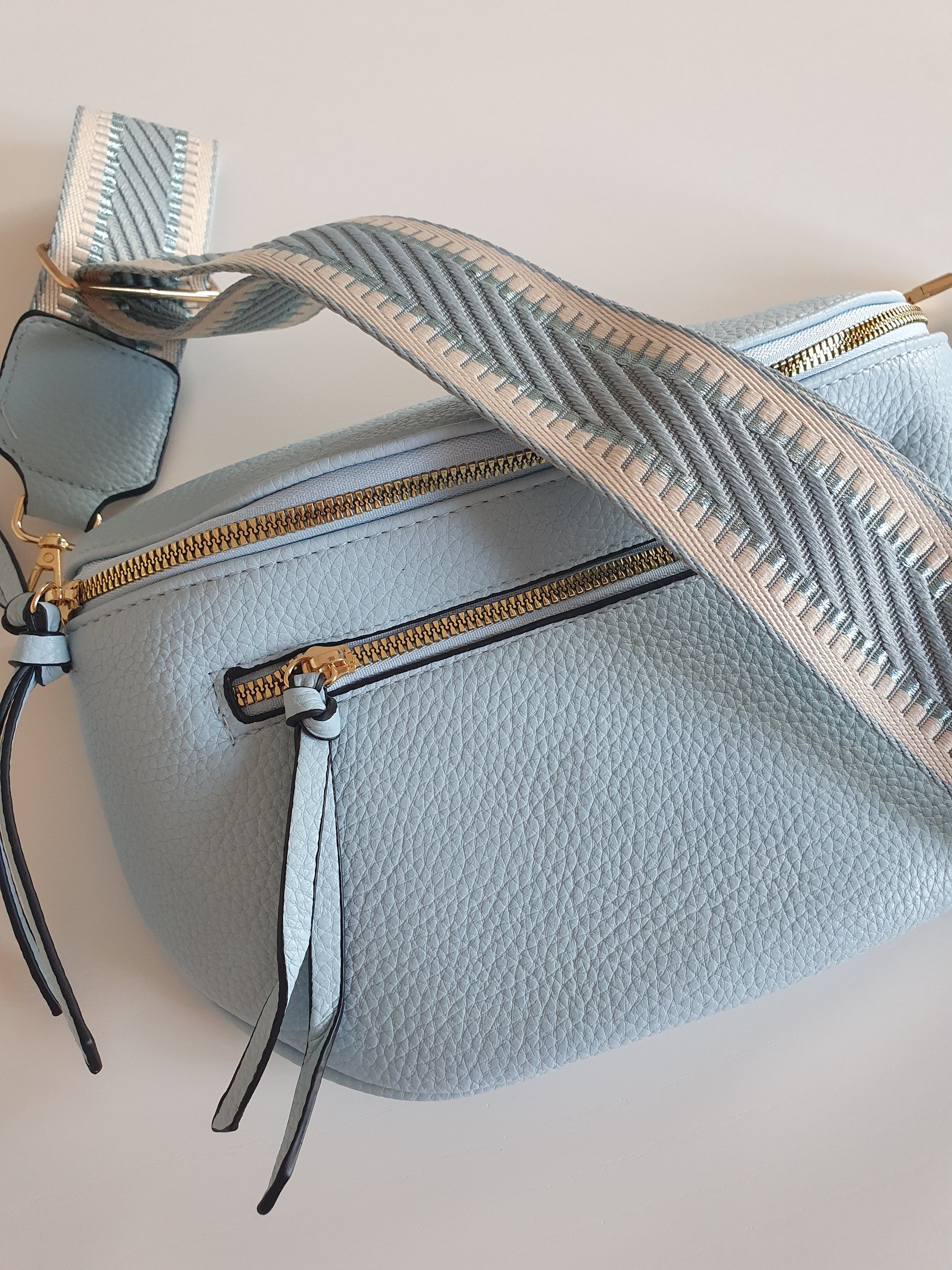 Ceinture banane bleu ciel bandoulière réglable pour femme