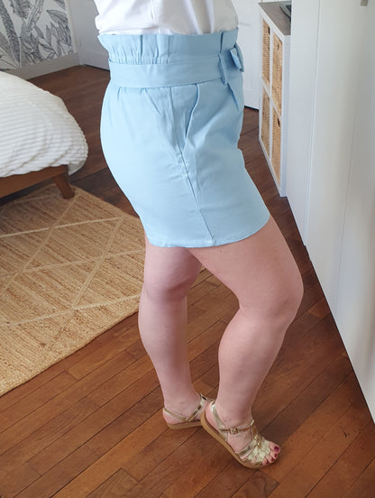Short bleu ciel femme très chic avec ceinture taille haute