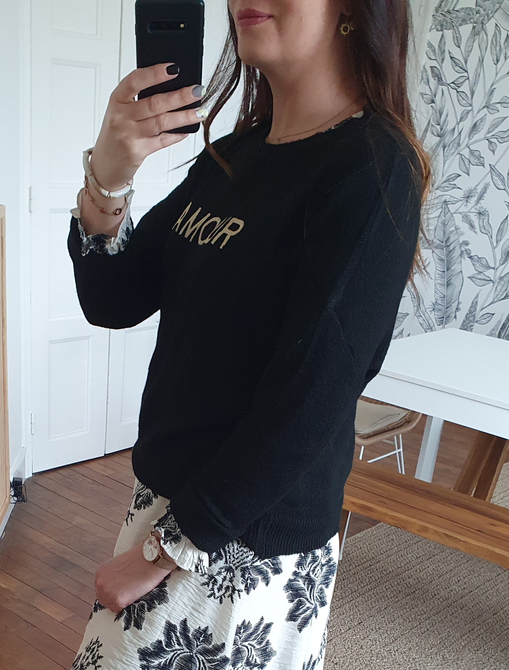 Pull oversize noir amour doré coupe loose col bateau
