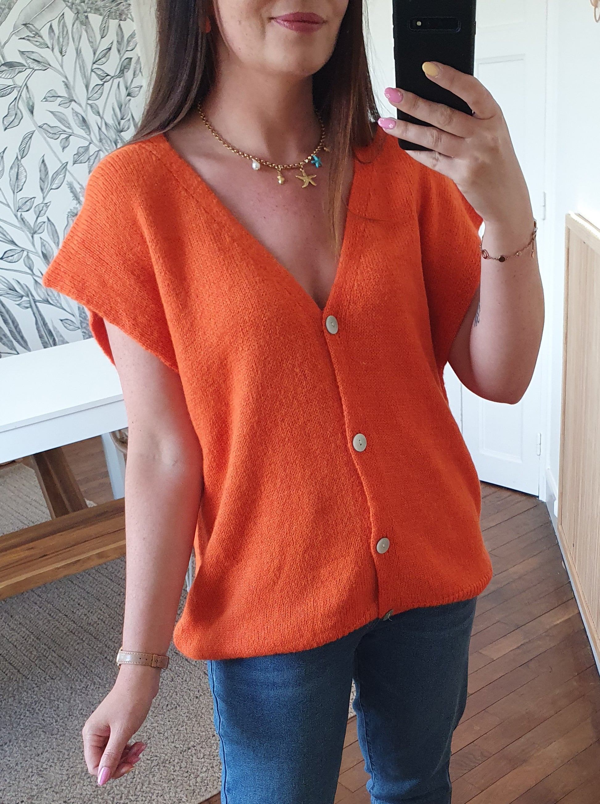 Gilet sans manches orange tout doux avec boutons nacrés