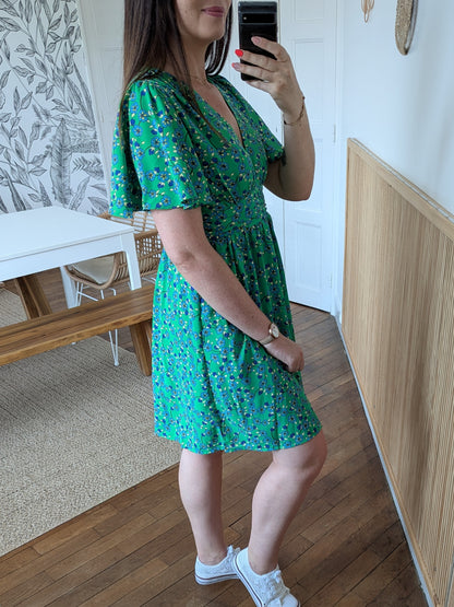 Robe fleurie vert bleu jaune légère et fluide pour l'été