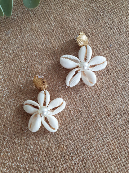 Boucles d'oreilles fleur en coquillages et perle pour femme
