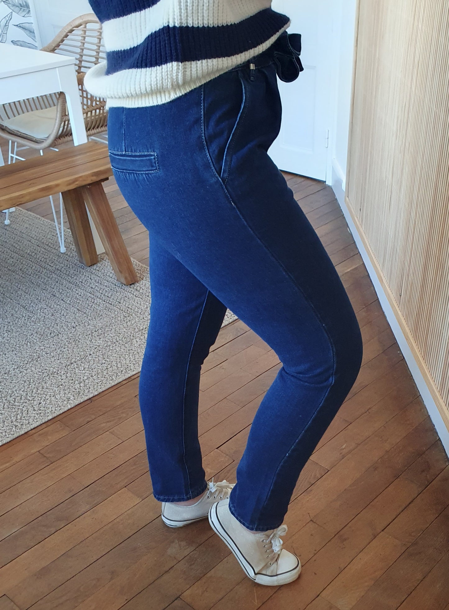 Jean femme coupe mom bleu brut noeud devant taille haute