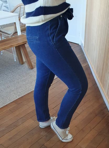 Jean femme coupe mom bleu brut noeud devant taille haute