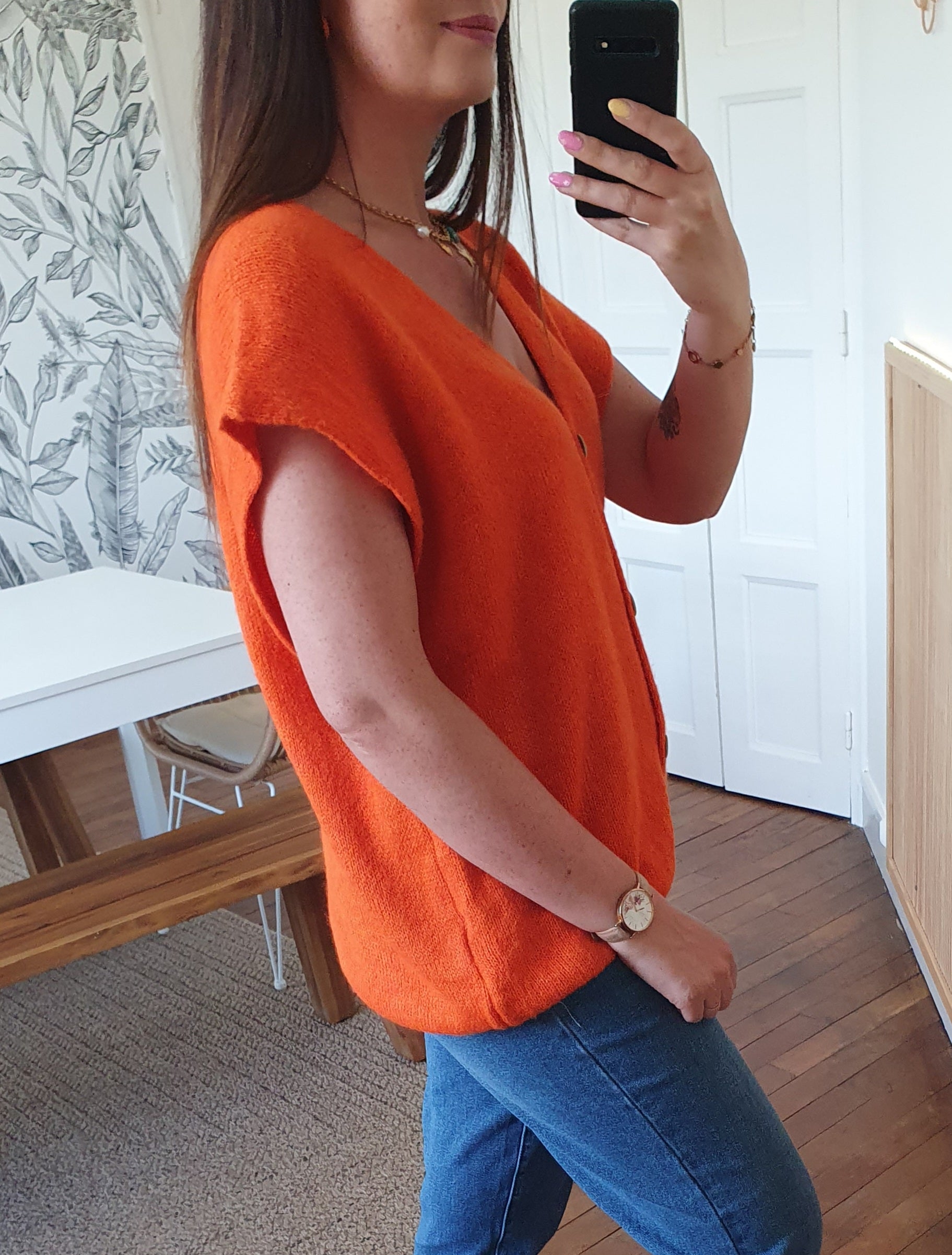 Gilet sans manches orange tout doux avec boutons nacrés