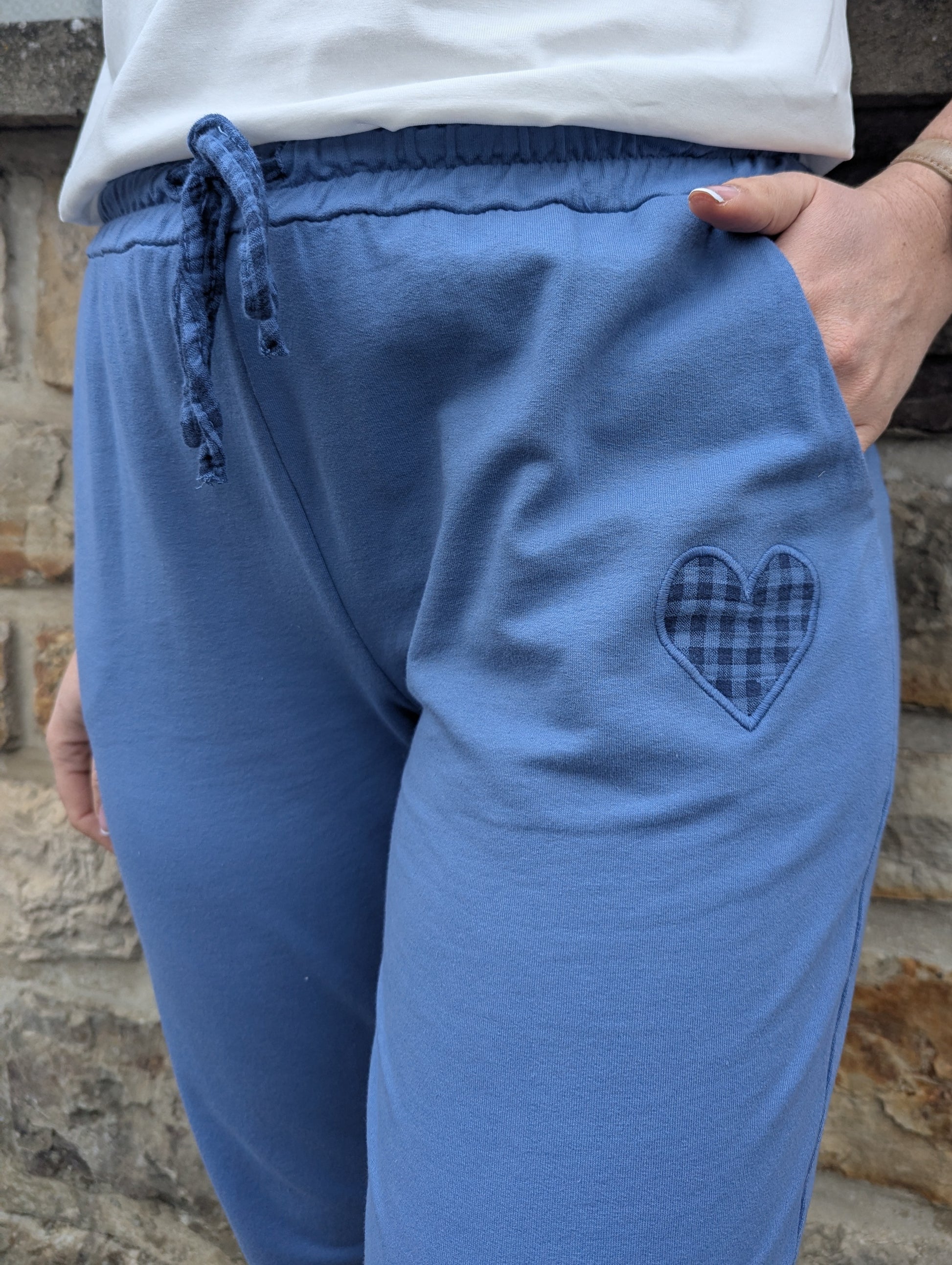 Pantalon jogging femme bleu jean avec coeur vichy