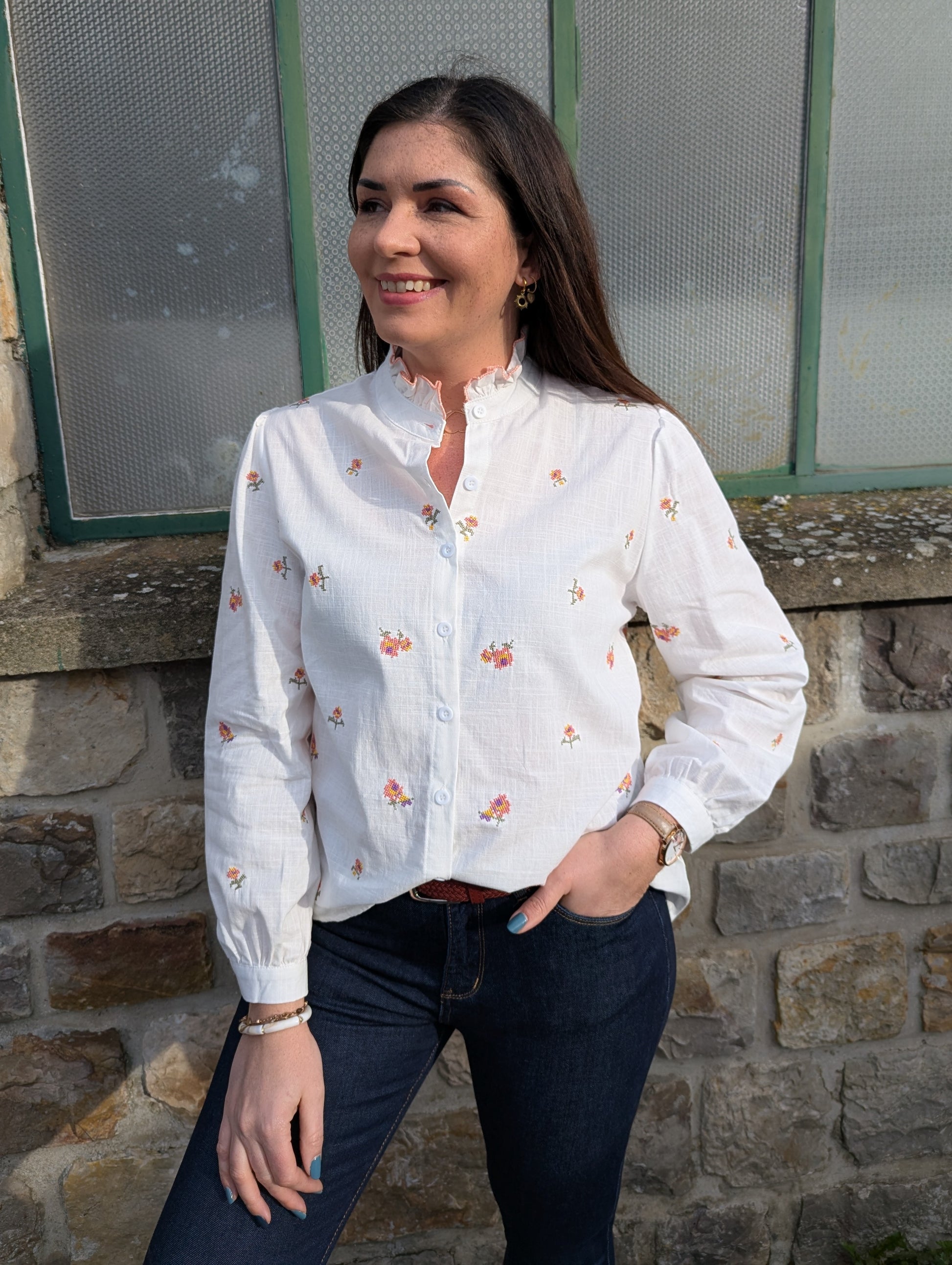 Blouse bohème blanc avec fleurs en point de croix