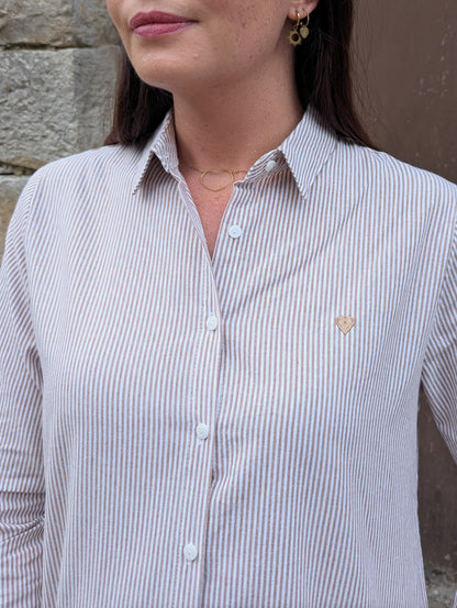 Chemise rayée marron et blanc coeur brodé poche