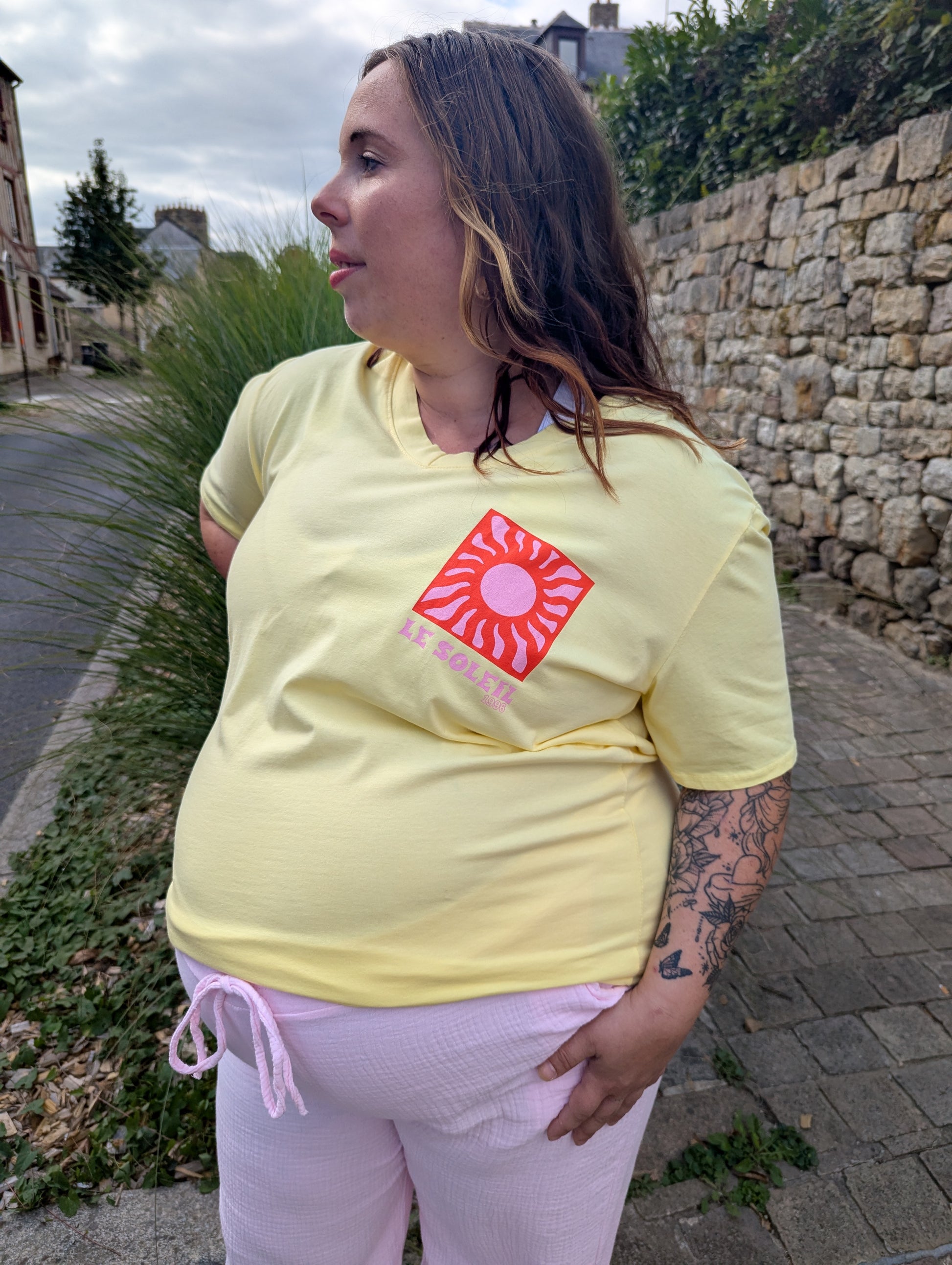 T-shirt Le soleil jaune orange rose femme grande taille