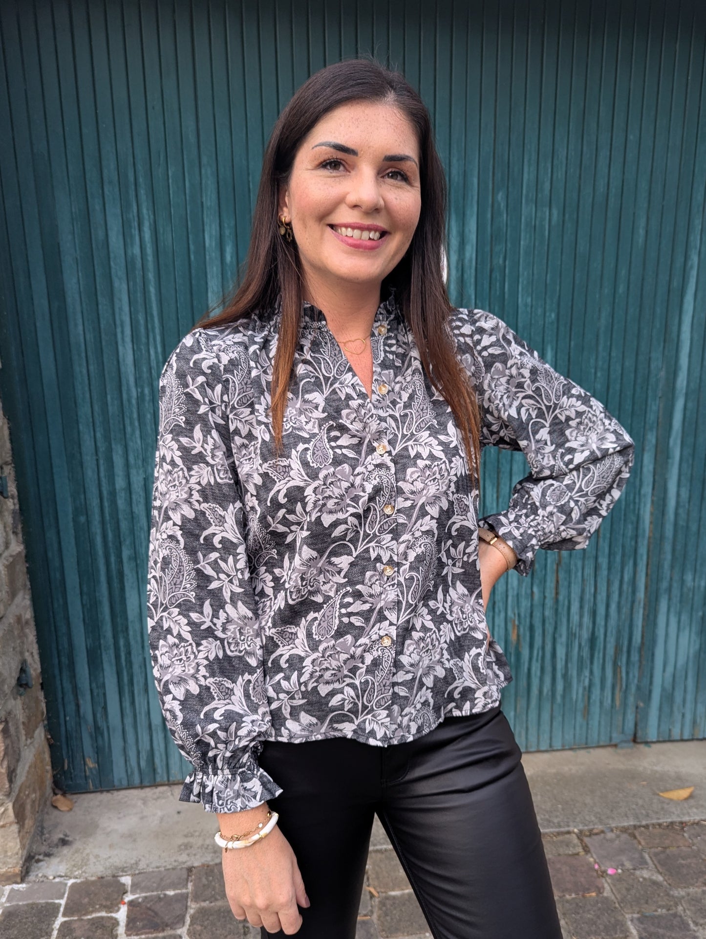 Blouse fluide fleurie gris femme col rond montant