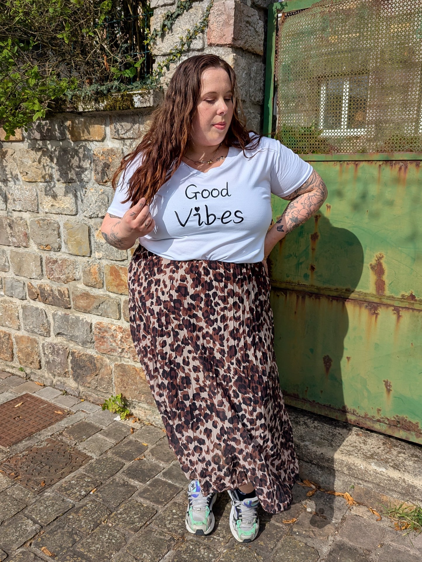T-shirt GOOD VIBES Curvy (noir)