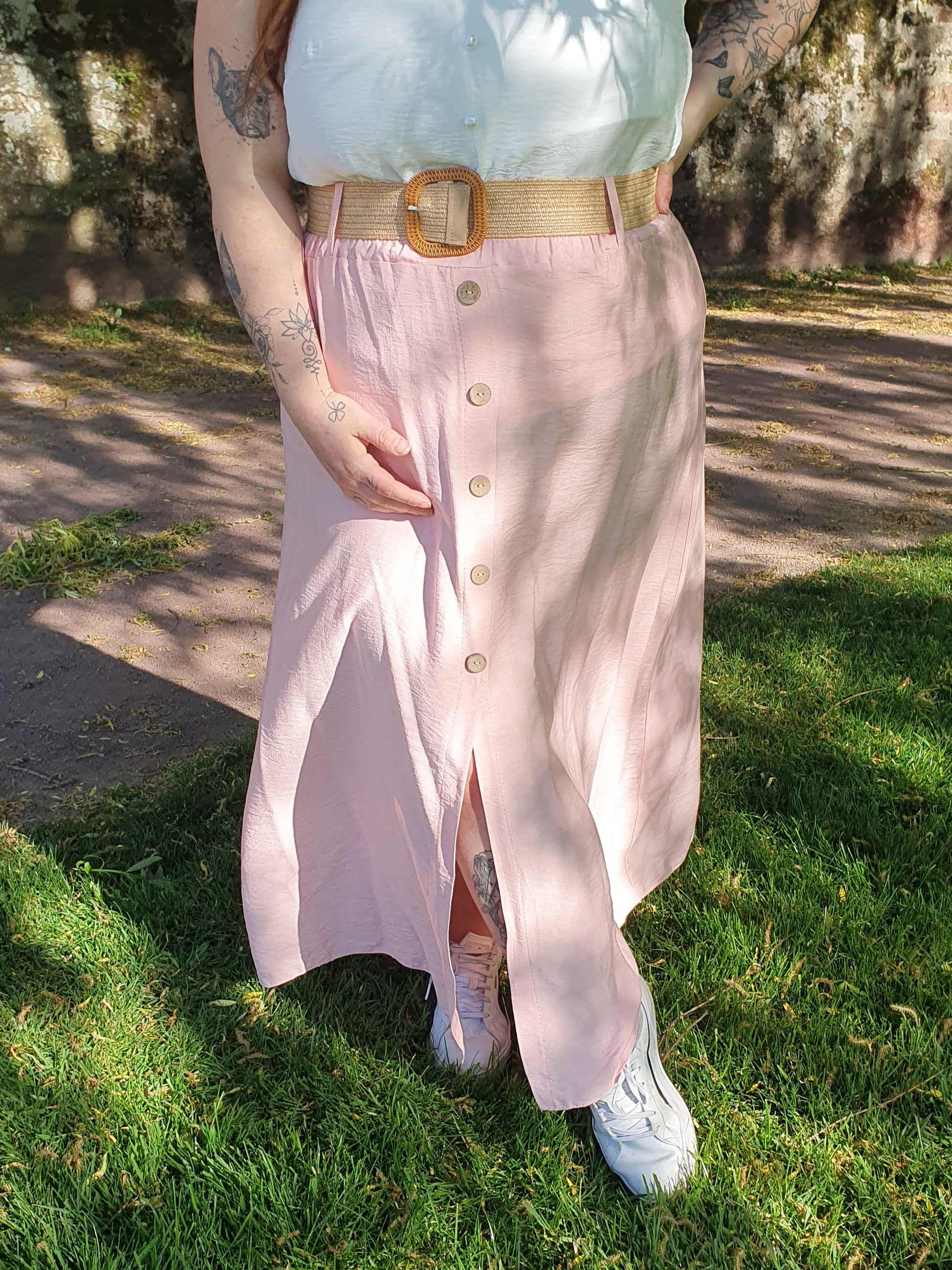 Jupe longue rose poudré avec ceinture paille élastique