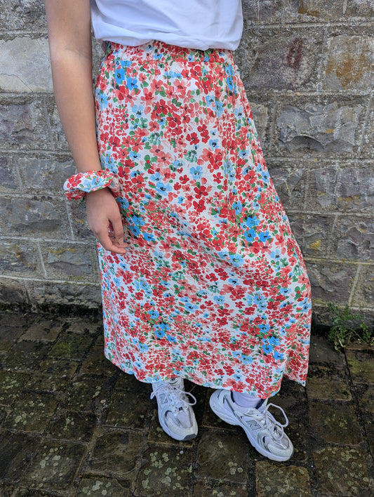 Jupe longue fleurie rouge fille avec chouchou assorti