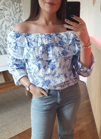 Top épaules dénudées blanc et bleu fleurs style bohème chic