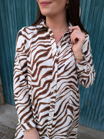 Robe chemise motif zèbre blanc et marron femme