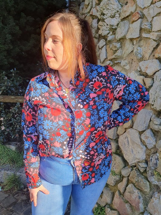 Chemise fluide noire motif fleurs pour femme grande taille
