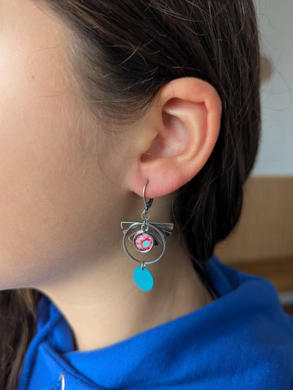 Boucles d'oreilles Isis eucalyptus argenté asymétrique