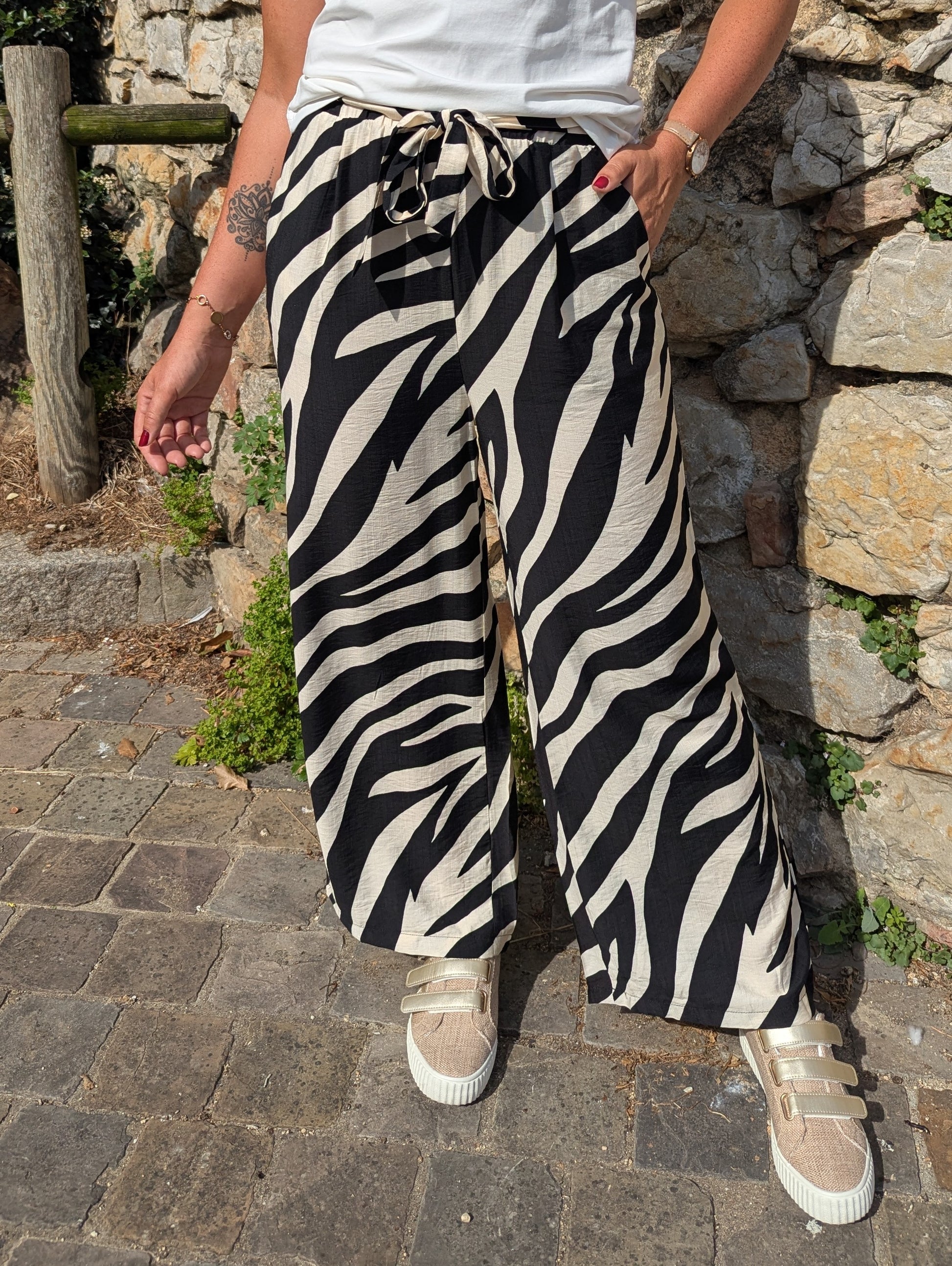 Pantalon larges zèbre noir et beige avec noeud devant