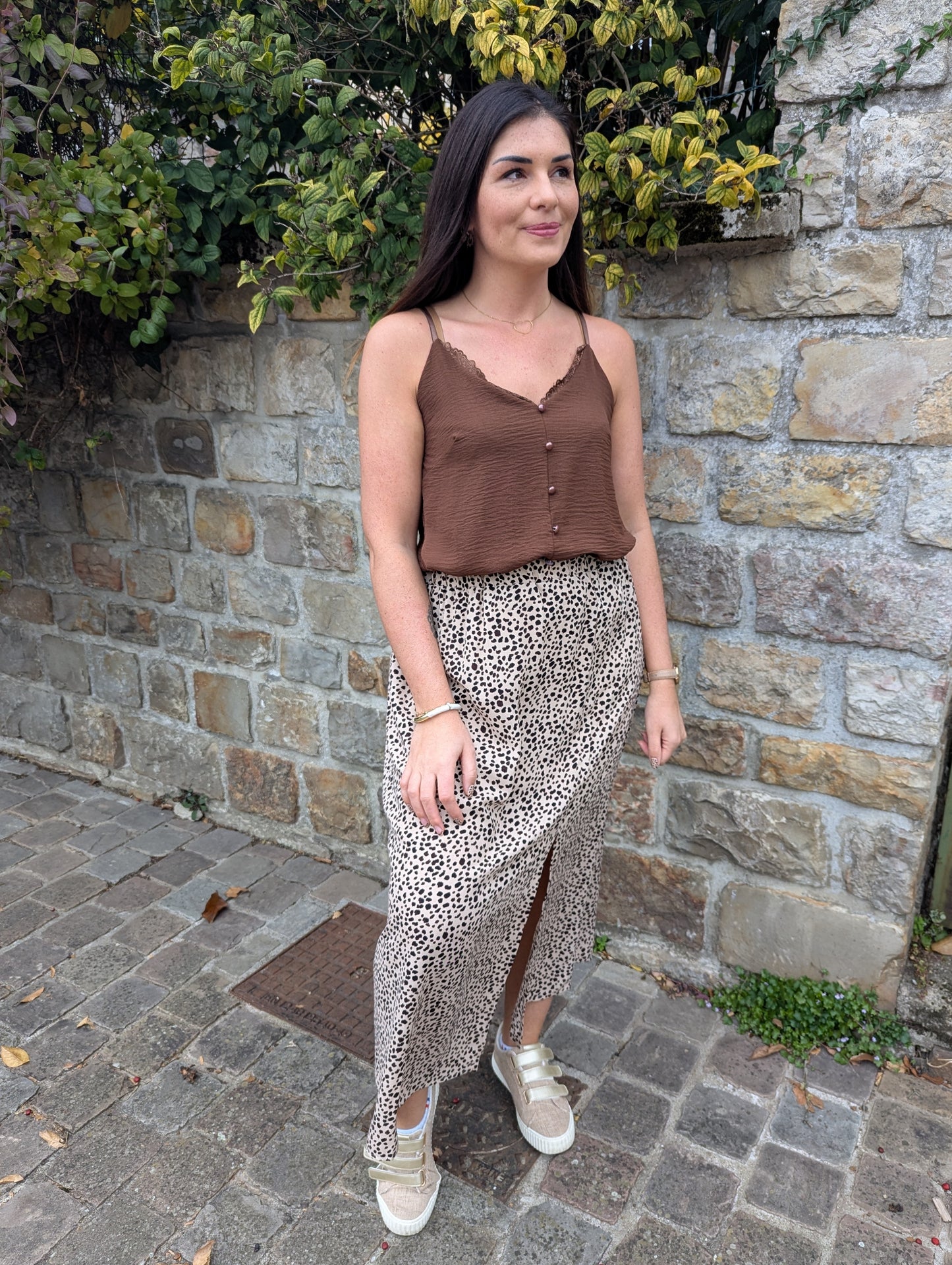 Top débardeur fluide marron chocolat avec boutons devant