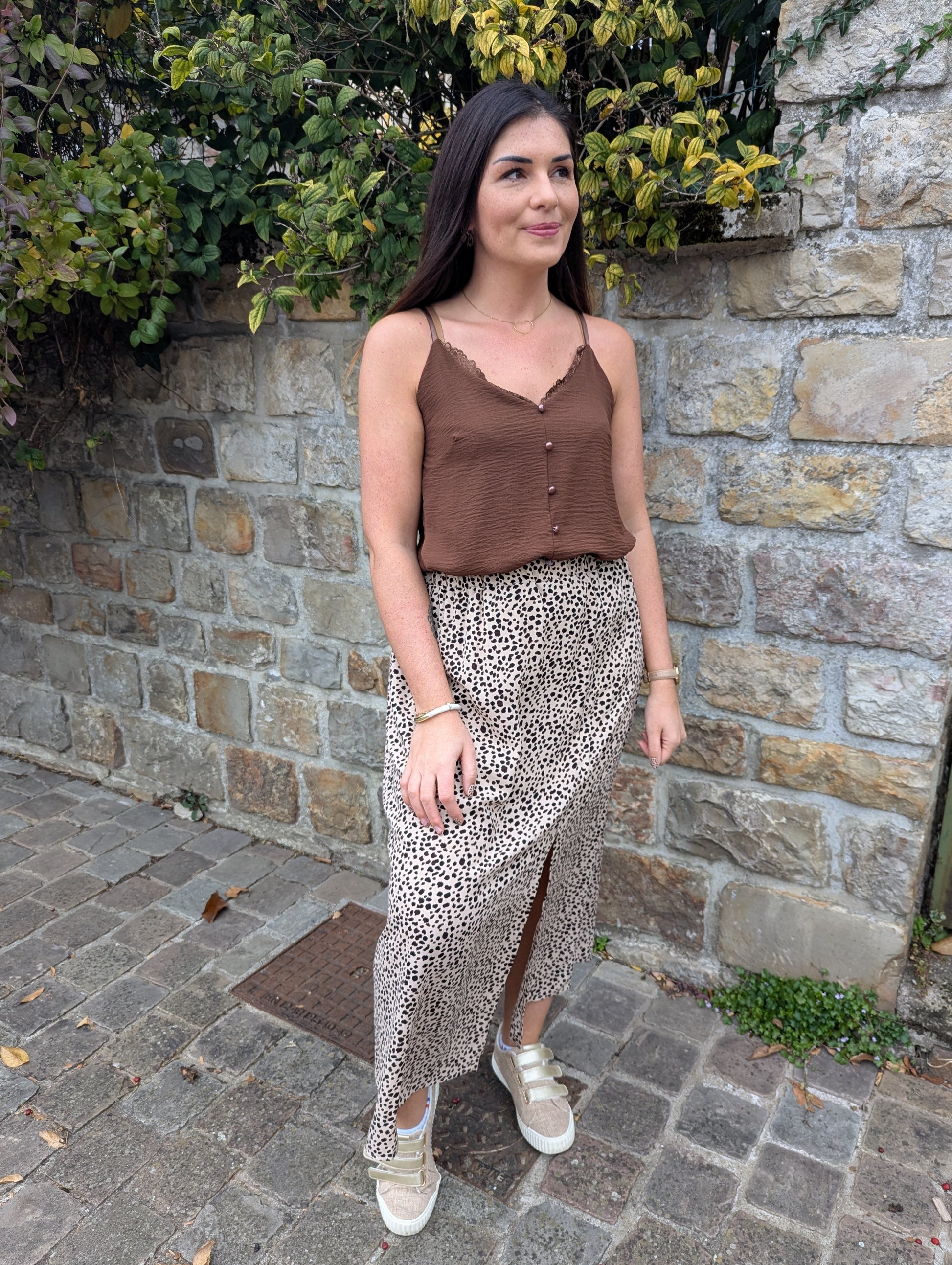 Top débardeur fluide marron chocolat avec boutons devant