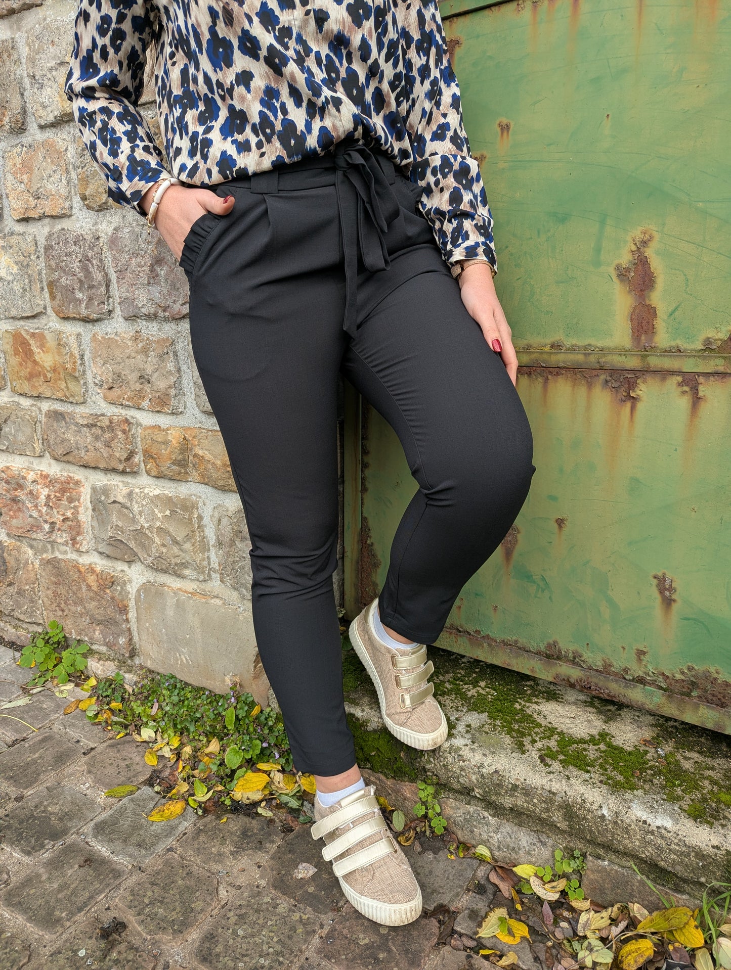 Pantalon noir femme avec noeud devant style décontracté