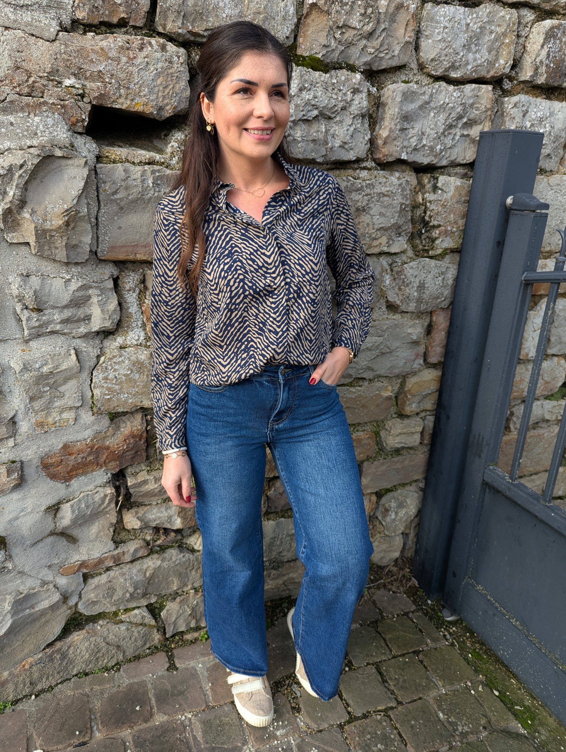 Chemise fluide imprimé motif zèbre marine et beige