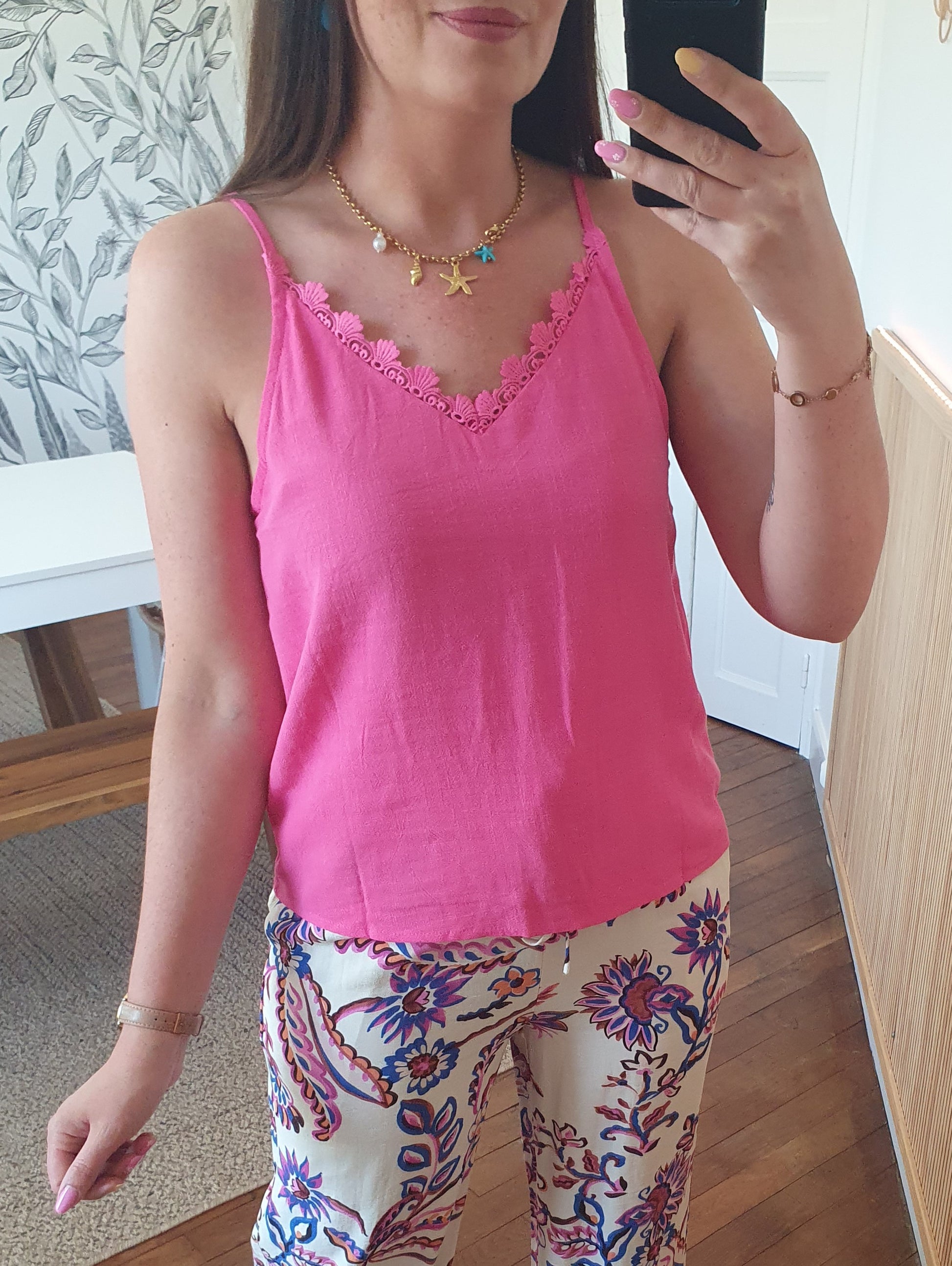 Debardeur rose fuchsia en lin avec dos dentelle plongeant