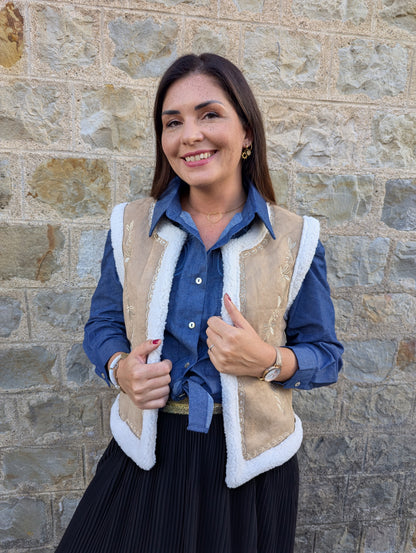 Veste sans manche suédine et mouton beige avec broderies