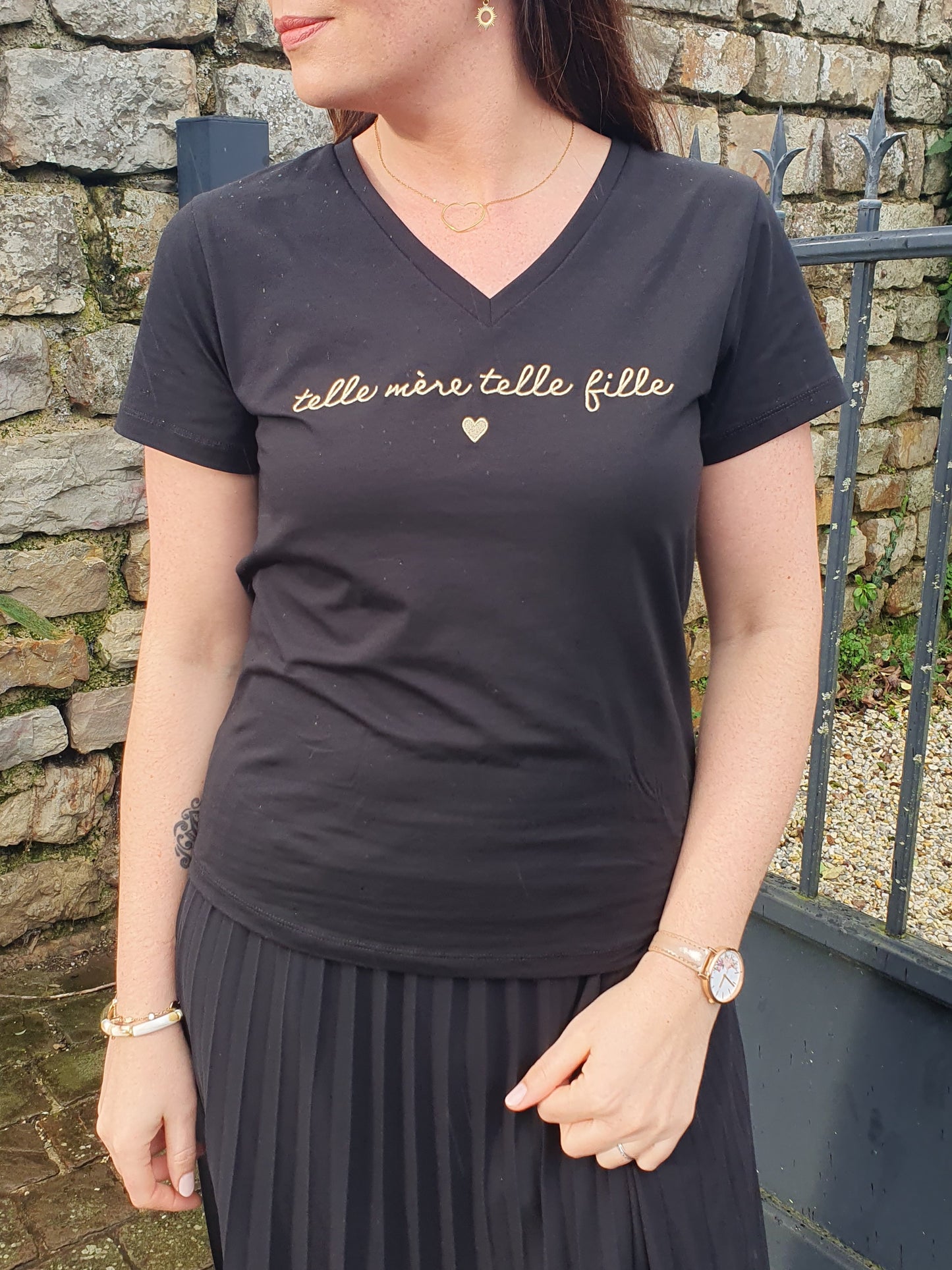 T-shirt telle mere telle fille noir et doré col en v