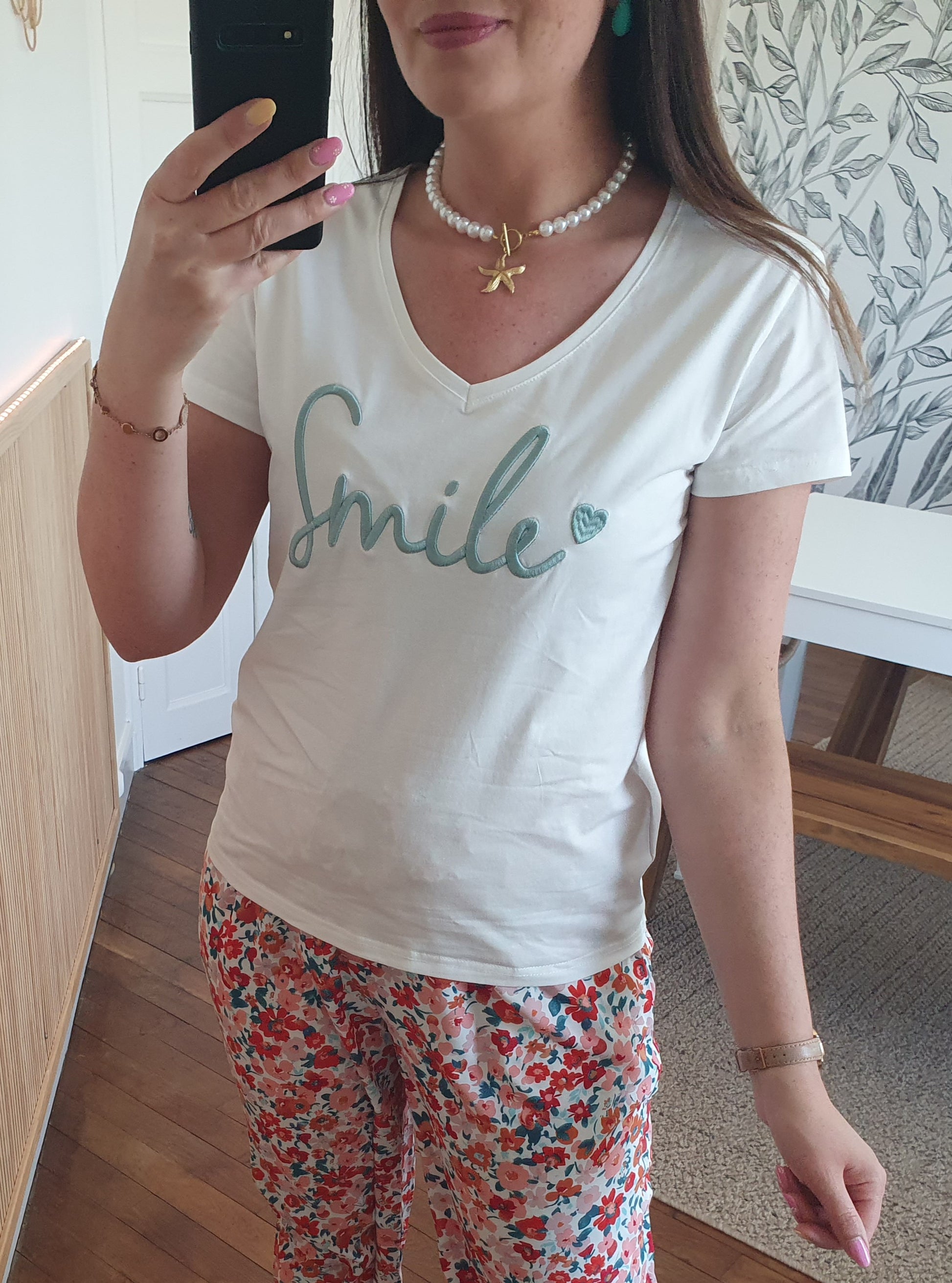 T-shirt Smile blanc et vert d'eau oversize col v pour femme
