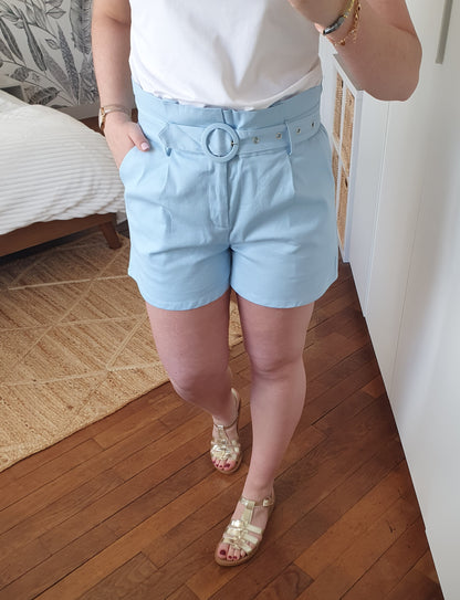Short bleu ciel femme très chic avec ceinture taille haute