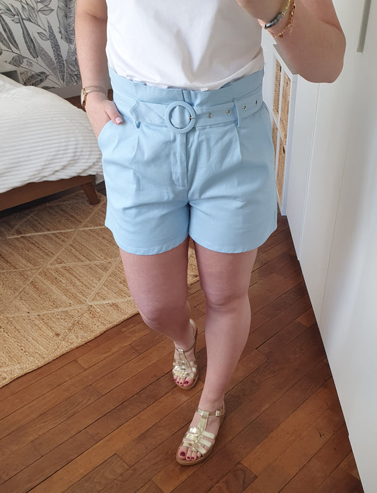 Short bleu ciel femme très chic avec ceinture taille haute